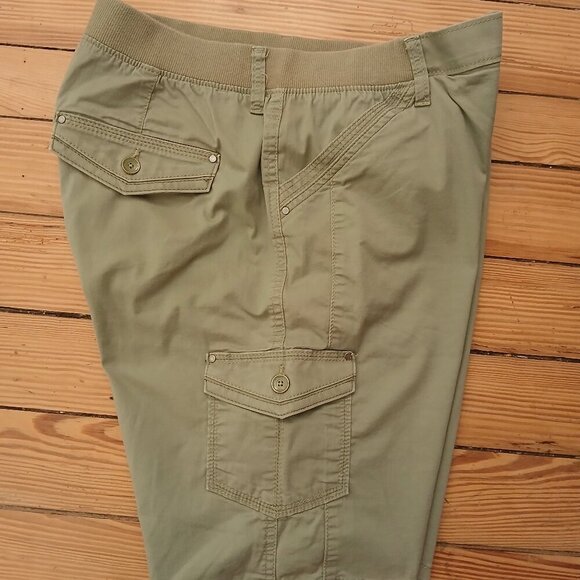 Lee Relaxed Fit Midrise Green Cargo Shorts Sz 10 - Picture 8 of 9